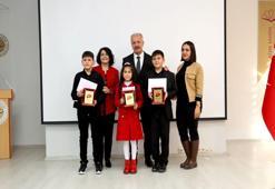 Sivas'ta öğrenciler İstiklal Marşı'nı okuma yarışmasına katıldılar