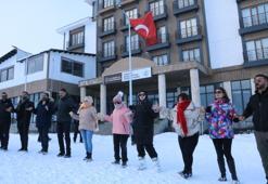 Hakkari'de kayak sezonu halayla başladı