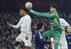 Altay Bayındır, Manchester United'ı ipten aldı