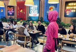Ankara'da 'Squid Game' karakterleri Kore yemeklerini servis ediyor!