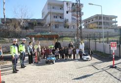 Şırnak'ta jandarma ekipleri anaokulunda öğrencilere trafik eğitimi verdi