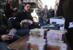Suriye'de rejim devrildi, Şam sokaklarında her köşe başında kuruldu