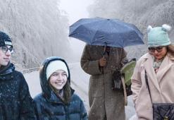 Lapa lapa kar yağışı İstanbul sınırına dayandı Meteoroloji'den uyarılar peş peşe geldi