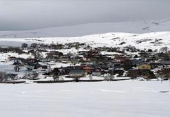 Hava resmen buz kesti! Termometreler eksi 34 dereceyi aştı, 247 santimetre kar yağdı