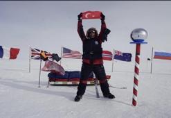 Güney kutbuna ulaşan ilk Türk oldu! 51 gün boyunca 933 km kızak çekti, sonunda bayrak astı