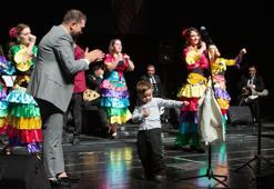Bursa'da Çalgıcı Mektebi Roman Orkestrası verdiği konserle vatandaşa özel bir gece yaşattı