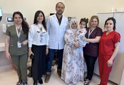 Gaziantep'te doğuştan işitme kaybı olan minik Yüsra, beyin sapı implantı ilk kez duydu