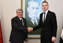 Beşiktaş, file bekçisi Mert Günok’un sözleşmesini uzattı