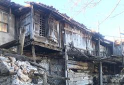 Antalya'da tarihi düğmeli evleri yok oluyor! '2008 yılında koruma altına alındı'