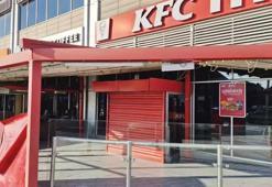 Stokları tükenen KFC'ler kapanmaya başladı