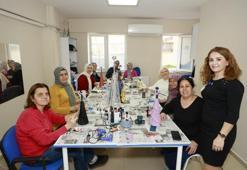 Manisa'da kadınlar atıkları sanat eserine dönüştürüyor