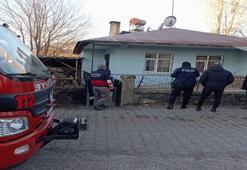 Evinin önünde cesedi, bahçe duvarının yanında mezar taşı bulundu