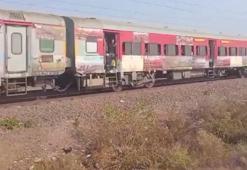Hindistan'da tren kazasında 12 kişi hayatını kaybetti