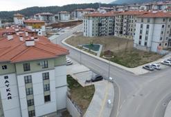 Enkazdan 10 saat sonra kurtulan aile sıcak yuvasına kavuştu