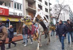 Balıkesir'de develi sünnet törenleri sokaklara renk katıyor