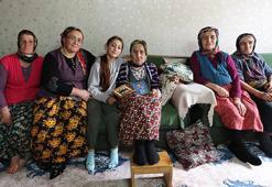 Trabzon'da 100 yaşındaki 'Çepni Nine' torununun çocuklarıyla anılar biriktiriyor