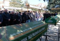 Pompalı tüfekle ailesini katletti! Yan yana gömüldüler