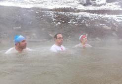 Van'da dondurucu soğukta kaplıca keyfi yapıldı