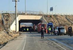 Denizli'de işçileri taşıyan midibüs devrildi!
