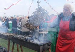 Tekirdağ'da festival zamanı! 5 ton hamsi dağıtıldı