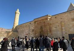 Masalsı Doğu Ekspresi'nin duraklarından Divriği Ulu Cami ziyaretçileri büyülüyor