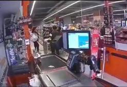 Esenyurt'ta işten çıkarılan market çalışanı sinir krizi geçirdi! Rafları yere indirdi