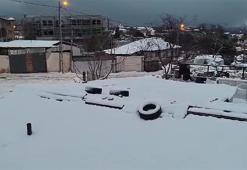 İstanbul'a lapa lapa kar yağdı! Her yer beyaza büründü
