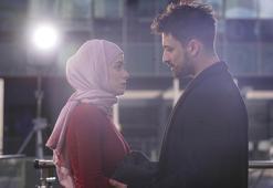 İlayda Alişan, Piyasa'daki rolü için başörtüsü taktı