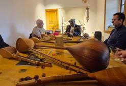 Üç telli saz sanatçıları Antalya'da kamp yaptı