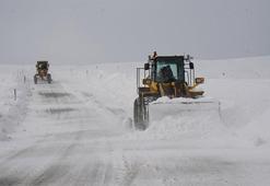 3 ilde lapa lapa kar yağdı! 55 yol ulaşıma kapandı