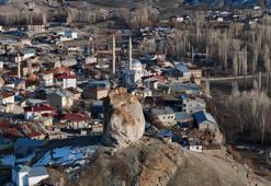 Sivas'ta gizemli kaya: Efsaneler dilden dile dolaşıyor