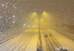 İstanbul'a lapa lapa kar yağacak! Valilik ilçeleri tek tek açıkladı, AKOM devrede