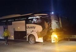 Afyonkarahisar'da yolcu otobüsü tıra çarptı! Yaralılar var