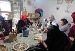 Trabzon'da şehirde yaşayan kadınlar sepet örmeyi öğreniyor! Kursa yoğun ilgi var