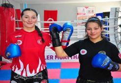 Milli sporcu Cemile'nin antrenörlüğünü yaptığı kardeşi de şampiyon oldu