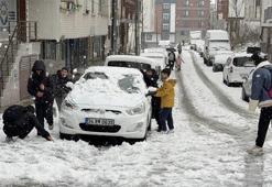 Yoğun kar yağışı İstanbul'da etkisini artırarak devam ediyor! Tatil haberleri ve uyarılar art arda geliyor