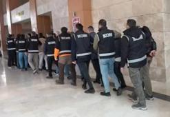 Antalya'da kendilerini memur olarak tanıtıp 90 milyon TL dolandıran çeteye operasyon düzenlendi