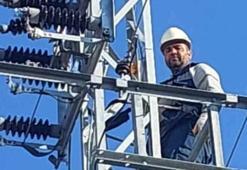 Şanlıurfa'da elektrik direği devrildi işçiler altında kaldı! 1 kişi hayatını kaybetti