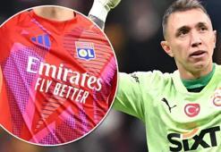 Galatasaray'da Muslera'nın yerine sürpriz kaleci! Menajeri İstanbul'a geldi