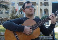 Ankara'da görme engelli genç müzikle hayata bağlandı! 6 enstrüman çalabilen üniversite öğrencisinin hayali öğretmen olmak