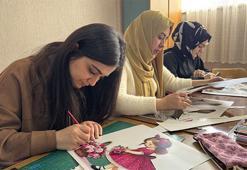 Ağrılı kadınlar kağıt rölyef sanatıyla ek gelir sağlıyor