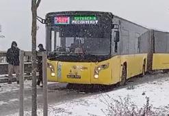 Arnavutköy’de İETT otobüsü yolda kaldı