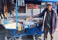 Kayserili Ali amca 40 yıldır geçimini seyyar tezgahla sürdürüyor