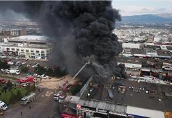 Bursa'da maden yağı satışı yapılan sanayi içerisindeki dükkanda çıkan yangın söndürüldü