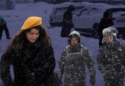 İstanbul'da okullar için tatil kararı! Vali Gül açıkladı, Meteoroloji ve AKOM'dan kar yağışı uyarısı, daha da etkili olacak