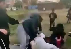 Kız öğrenciler, tekme- yumruk kavga etti