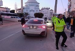 Antalya'da aracında uyuya kalan sürücü, uyandırıldığında gaza basıp bodrum kattaki bir dairenin mutfağına daldı