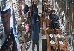 Garson İngiliz turisti heimlich manevrası yaparak kurtardı!