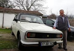 Çanakkale'de 33 yıldır gözü gibi baktığı 1977 model Anadol marka aracını, yaptırdığı özel garajında saklıyor