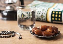 Yemeğin tadına (tuzuna) bakmak orucu bozar mı? Oruçluyken Yutmadan yemeğin tadına bakılır mı?